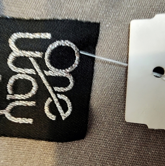 LF ONE WAY Wrap Front Long Sleeve Crop Top - Picture 7 of 11